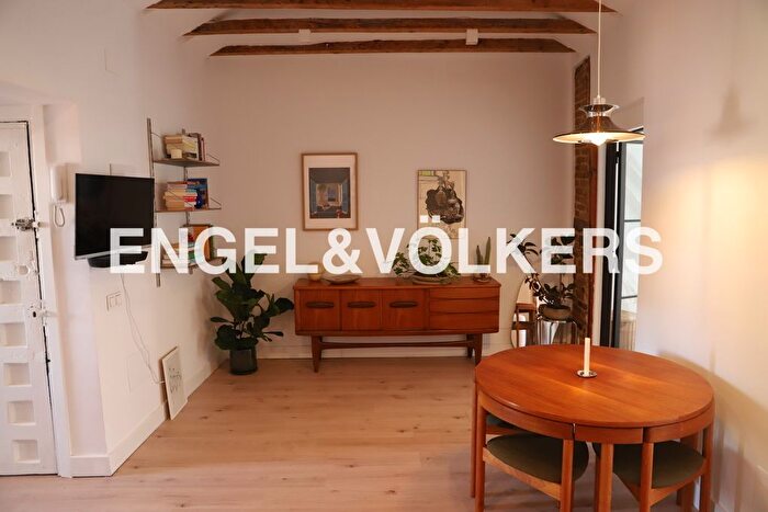 Casas en venta y pisos alquiler - 1