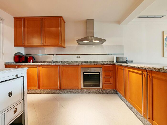 Casas en venta y pisos alquiler - 3