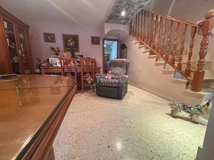 Casas en venta y pisos alquiler - 3