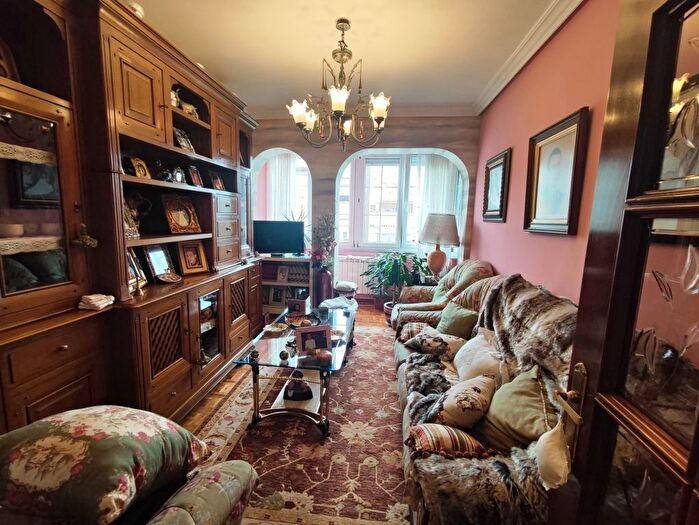 Casas en venta y pisos alquiler - 3