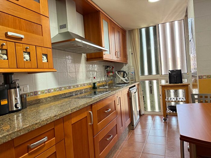 Casas en venta y pisos alquiler - 3