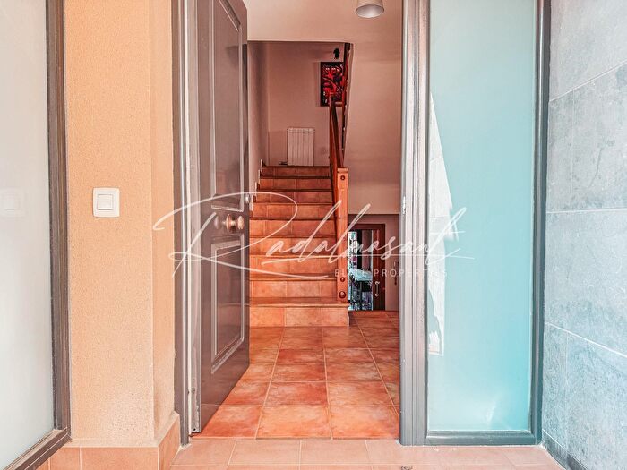 Casas en venta y pisos alquiler - 2