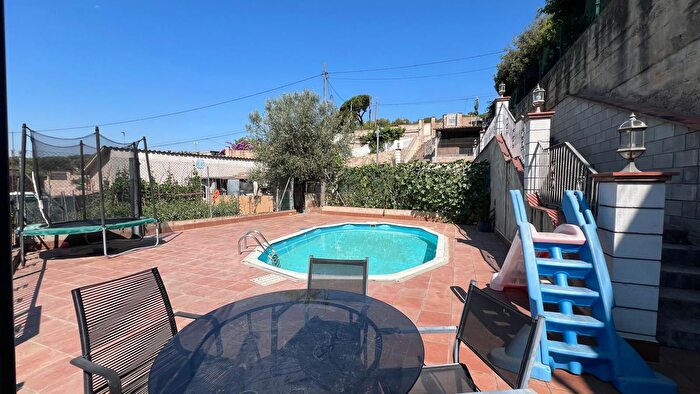 Casa en venta en Vilanova del Vallès, Barcelona de 6 habitaciones