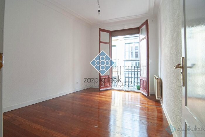 Casas en venta y pisos alquiler - 3