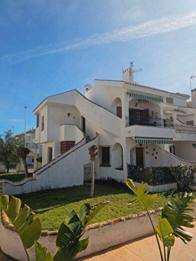 Casas en venta y pisos alquiler - 3
