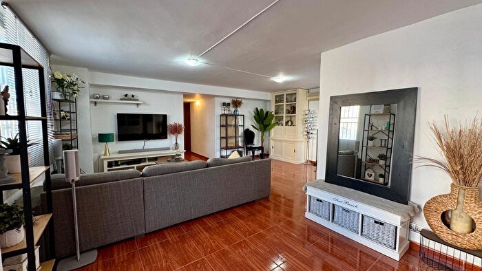 Casas en venta y pisos alquiler - 2