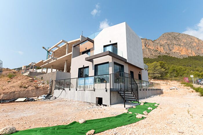 Casa en venta en Polop, Alicante de 3 habitaciones