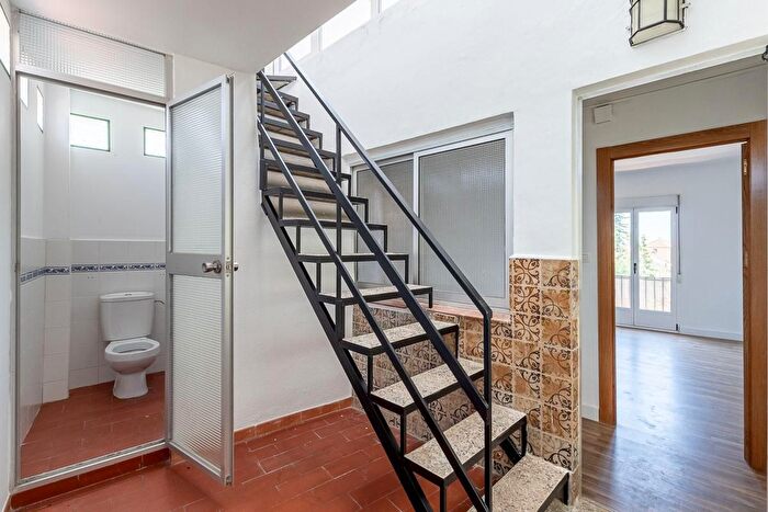 Casas en venta y pisos alquiler - 3