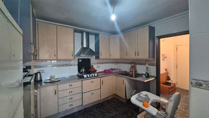 Casas en venta y pisos alquiler - 3