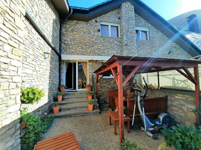Casas en venta y pisos alquiler - 1