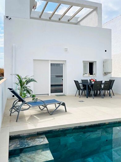 Casas en venta y pisos alquiler - 1