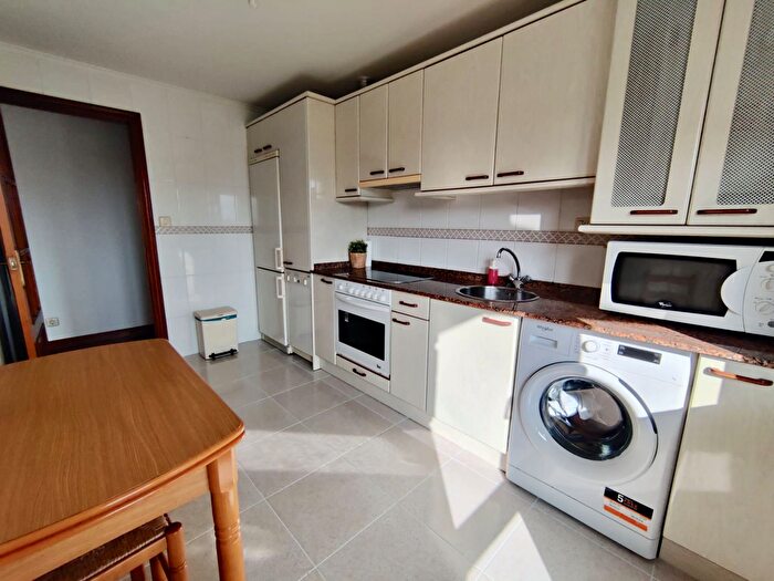 Casas en venta y pisos alquiler - 3