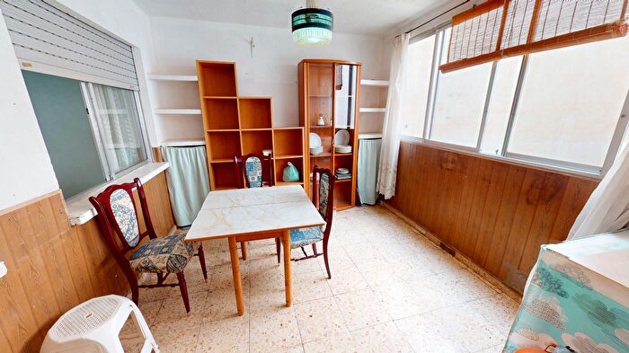 Casas en venta y pisos alquiler - 3