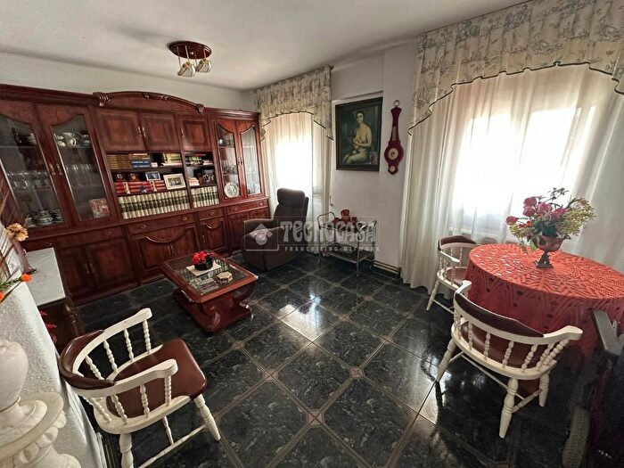 Casas en venta y pisos alquiler - 3