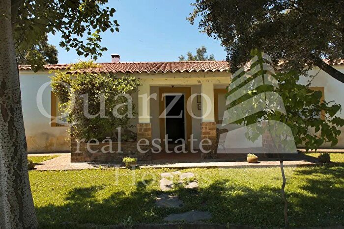 Casa en venta en Herrera de Alcántara, Cáceres de 3 habitaciones