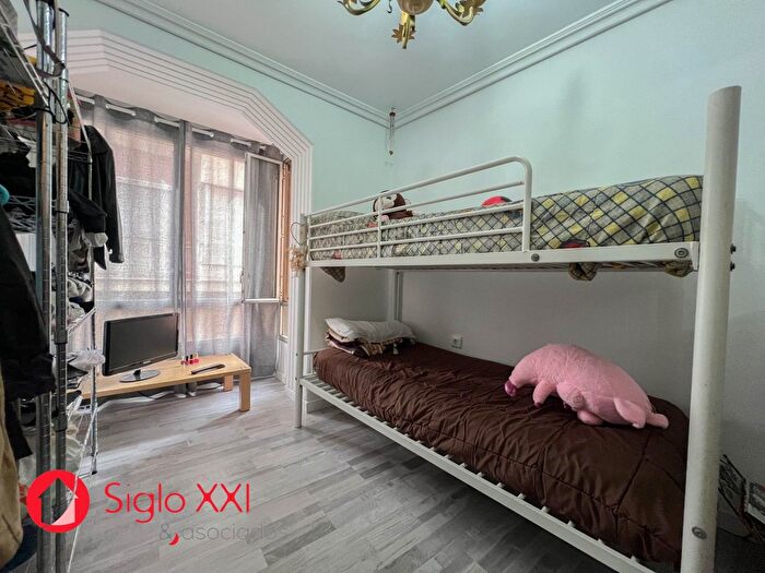 Casas en venta y pisos alquiler - 3