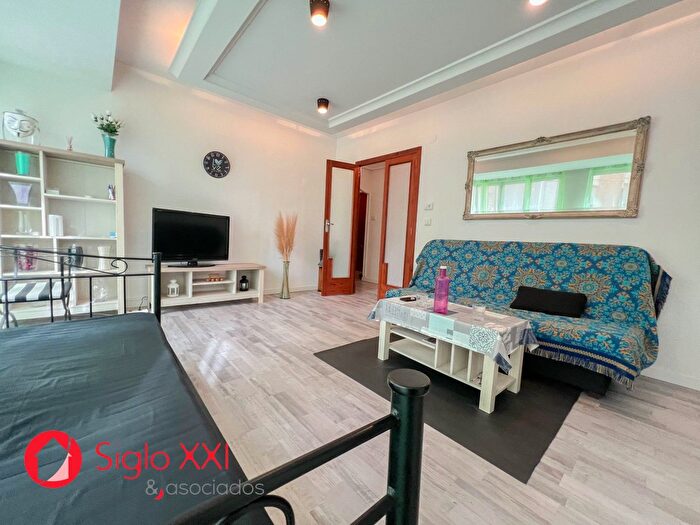 Casas en venta y pisos alquiler - 1