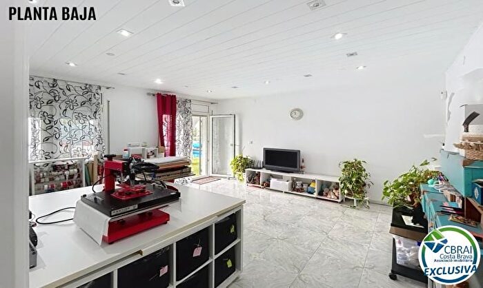 Casas en venta y pisos alquiler - 3