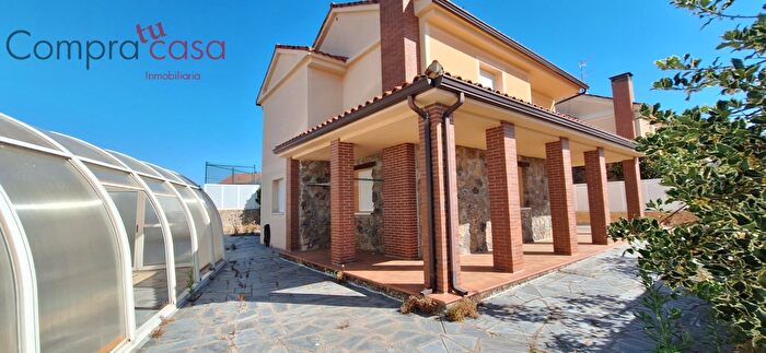 Casa en alquiler en Espirdo, Segovia de 4 habitaciones