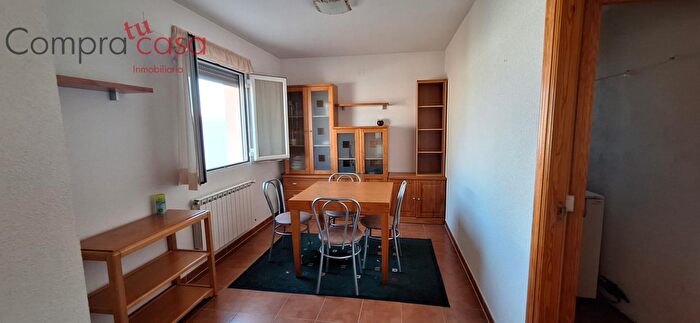 Casas en venta y pisos alquiler - 3