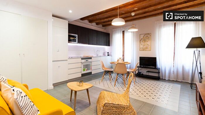 Piso en alquiler en Ciutat Vella, El Raval de 3 habitaciones