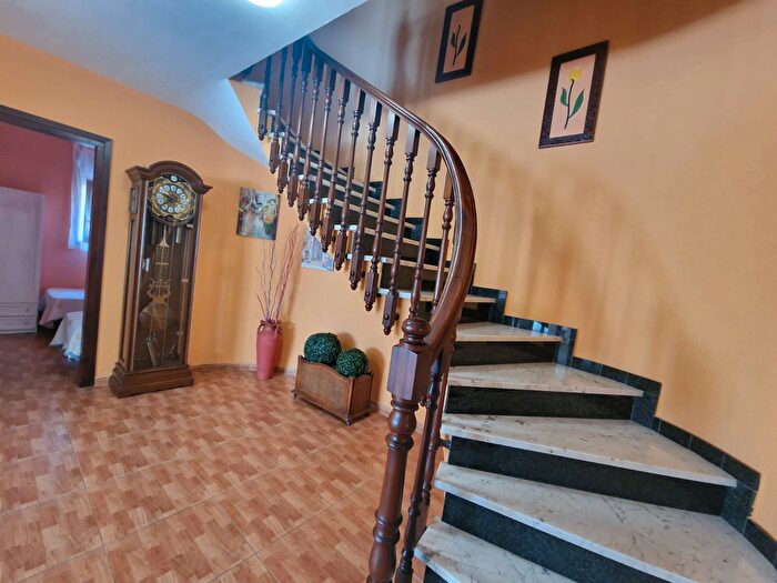 Casas en venta y pisos alquiler - 3