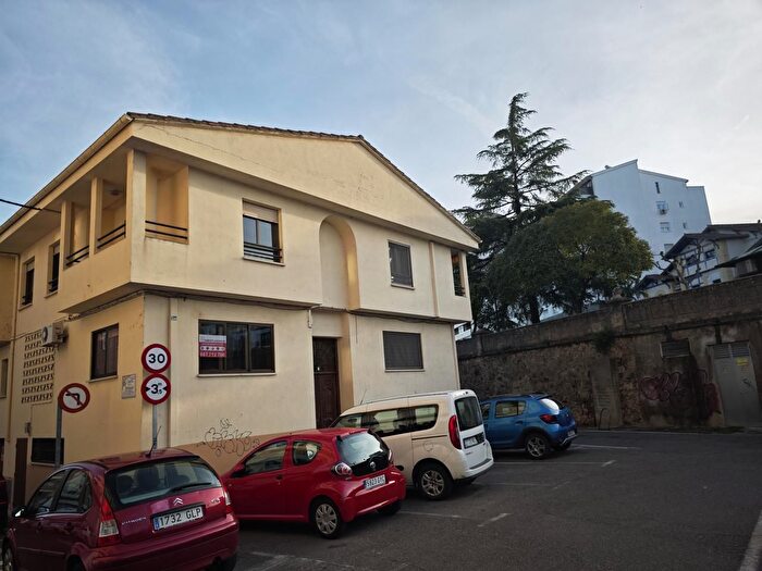 Casas en venta y pisos alquiler - 1