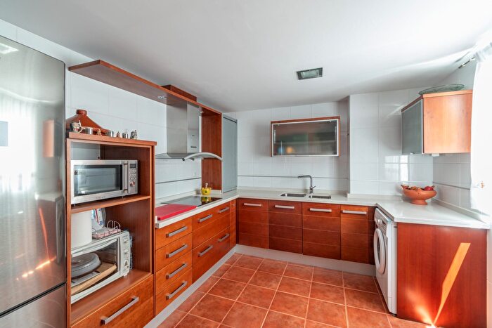 Casas en venta y pisos alquiler - 3