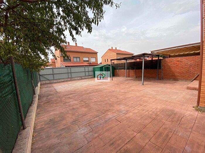 Casas en venta y pisos alquiler - 1