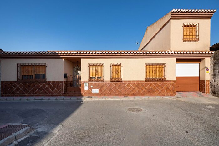 Casa en venta en Purchil, Vegas del Genil de 5 habitaciones
