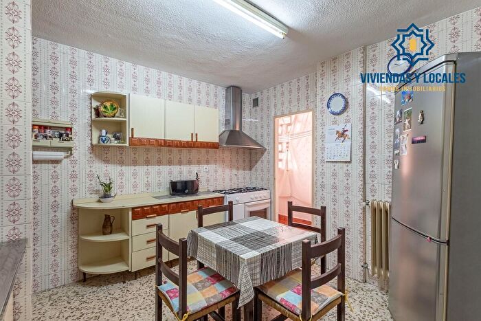 Casas en venta y pisos alquiler - 3