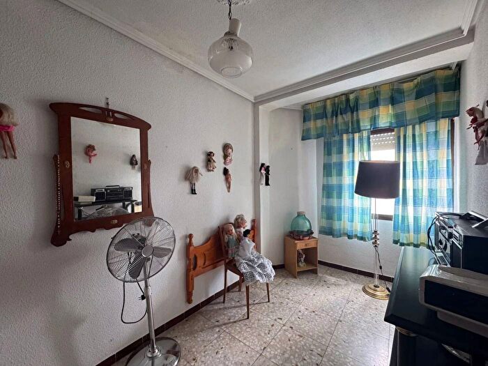 Casas en venta y pisos alquiler - 3
