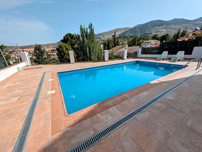 Casa en venta en Alfacar, Granada de 5 habitaciones