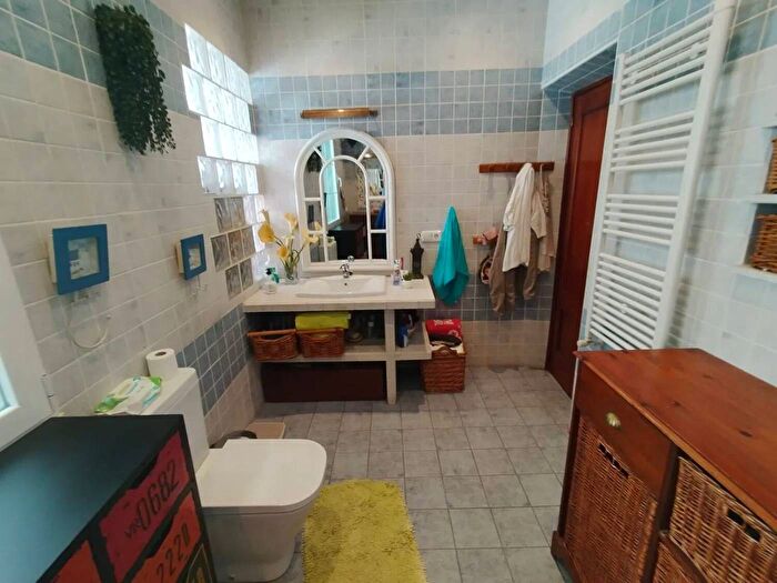 Casas en venta y pisos alquiler - 3