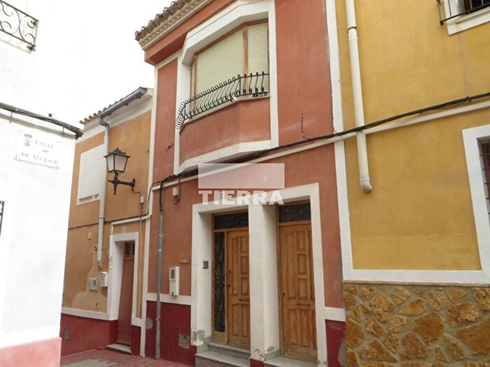 Casas en venta y pisos alquiler - 1