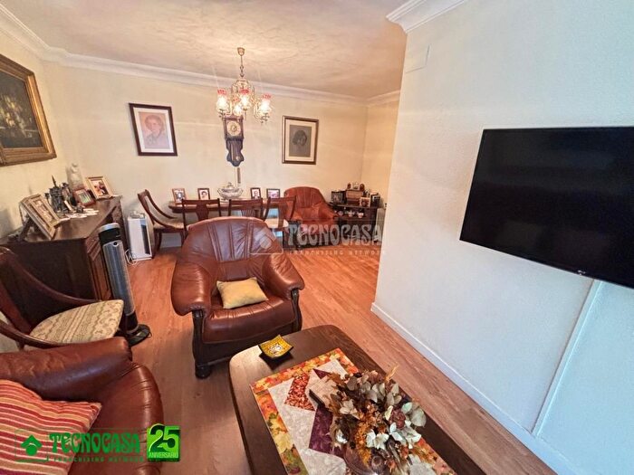 Casas en venta y pisos alquiler - 3