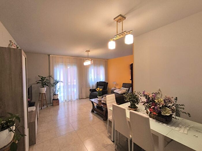 Casas en venta y pisos alquiler - 1