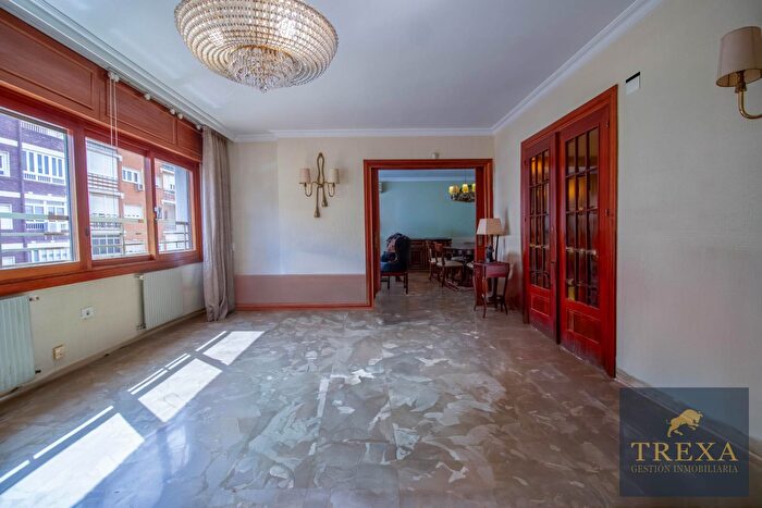 Piso en venta en Oliveros Altamira, Almería Capital de 5 habitaciones