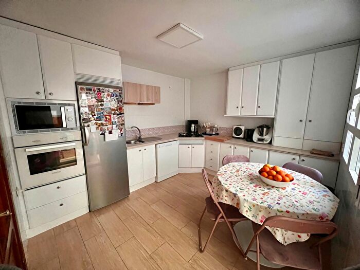 Casas en venta y pisos alquiler - 3