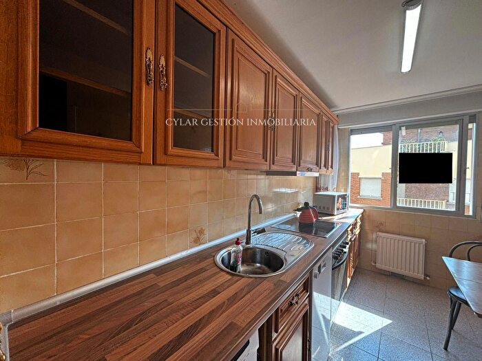 Casas en venta y pisos alquiler - 3