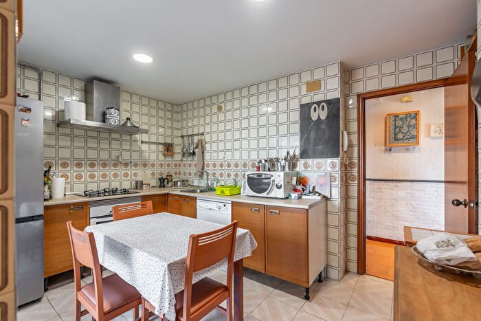 Casas en venta y pisos alquiler - 3
