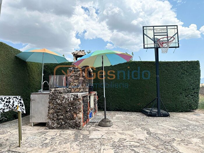 Casas en venta y pisos alquiler - 3