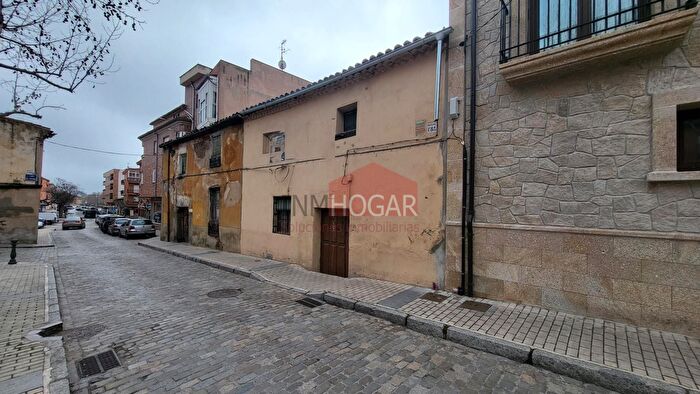 Casas en venta y pisos alquiler - 1