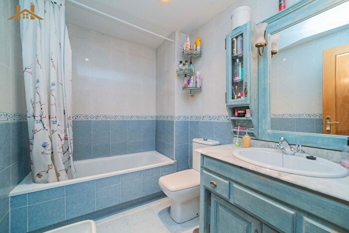 Casas en venta y pisos alquiler - 3