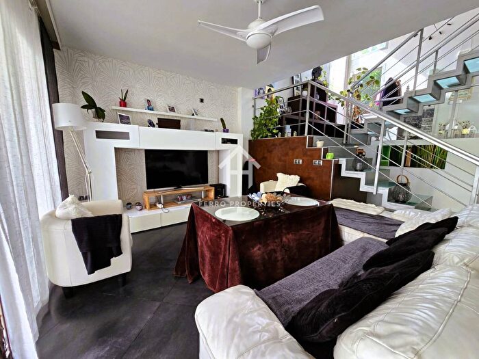 Casas en venta y pisos alquiler - 3