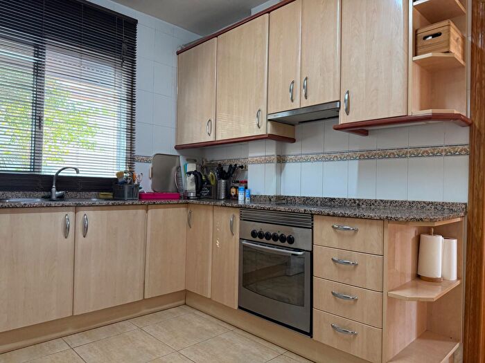Casas en venta y pisos alquiler - 3