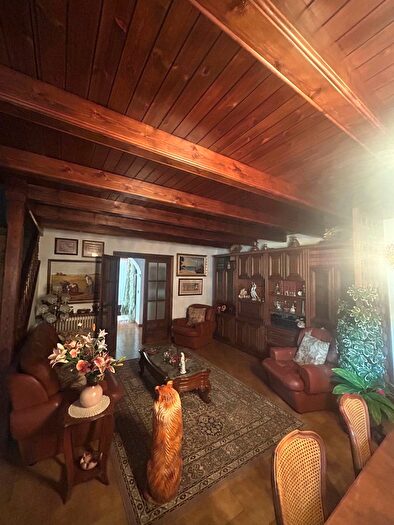 Casas en venta y pisos alquiler - 3