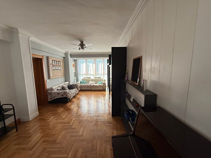 Casas en venta y pisos alquiler - 3