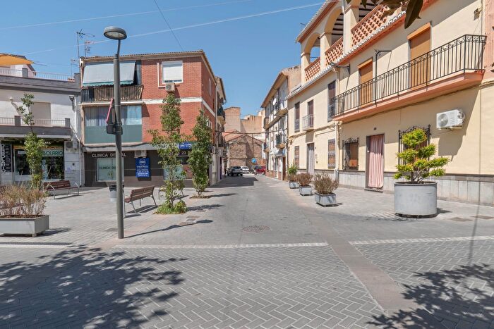 Casas en venta y pisos alquiler - 3