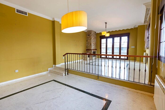 Casas en venta y pisos alquiler - 3